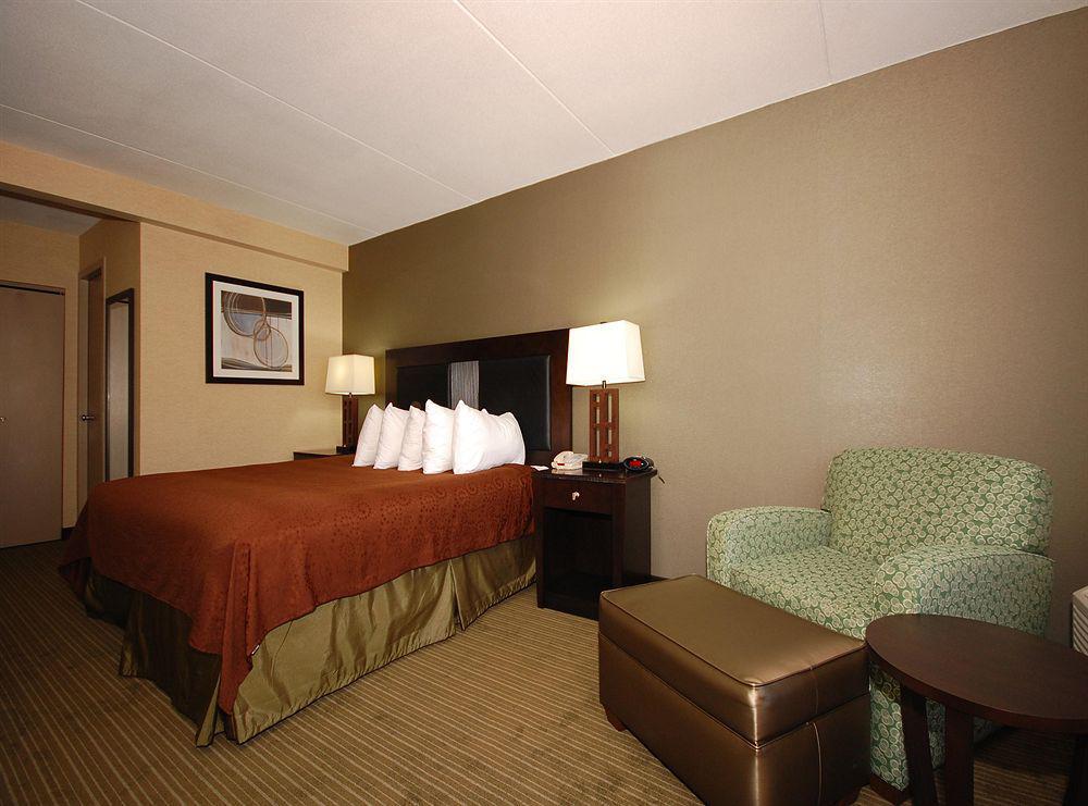 Quality Inn & Suites Charleston - Civic Center Habitación foto
